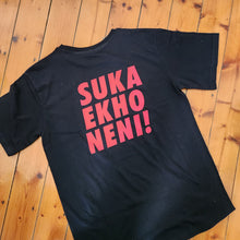 Laden Sie das Bild in den Galerie-Viewer, T-Shirt mit „Suka Emakhoneni“-Slogan