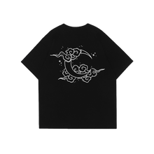 Laden Sie das Bild in den Galerie-Viewer, Limitiertes „Nights Before“ Boxy T-Shirt